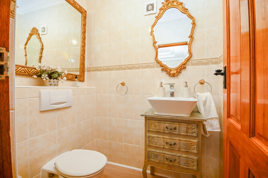 5 Bedroom Property for Sale in Greenways Golf Estate Western Cape